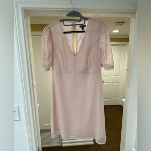 Short sleeved light pink dress